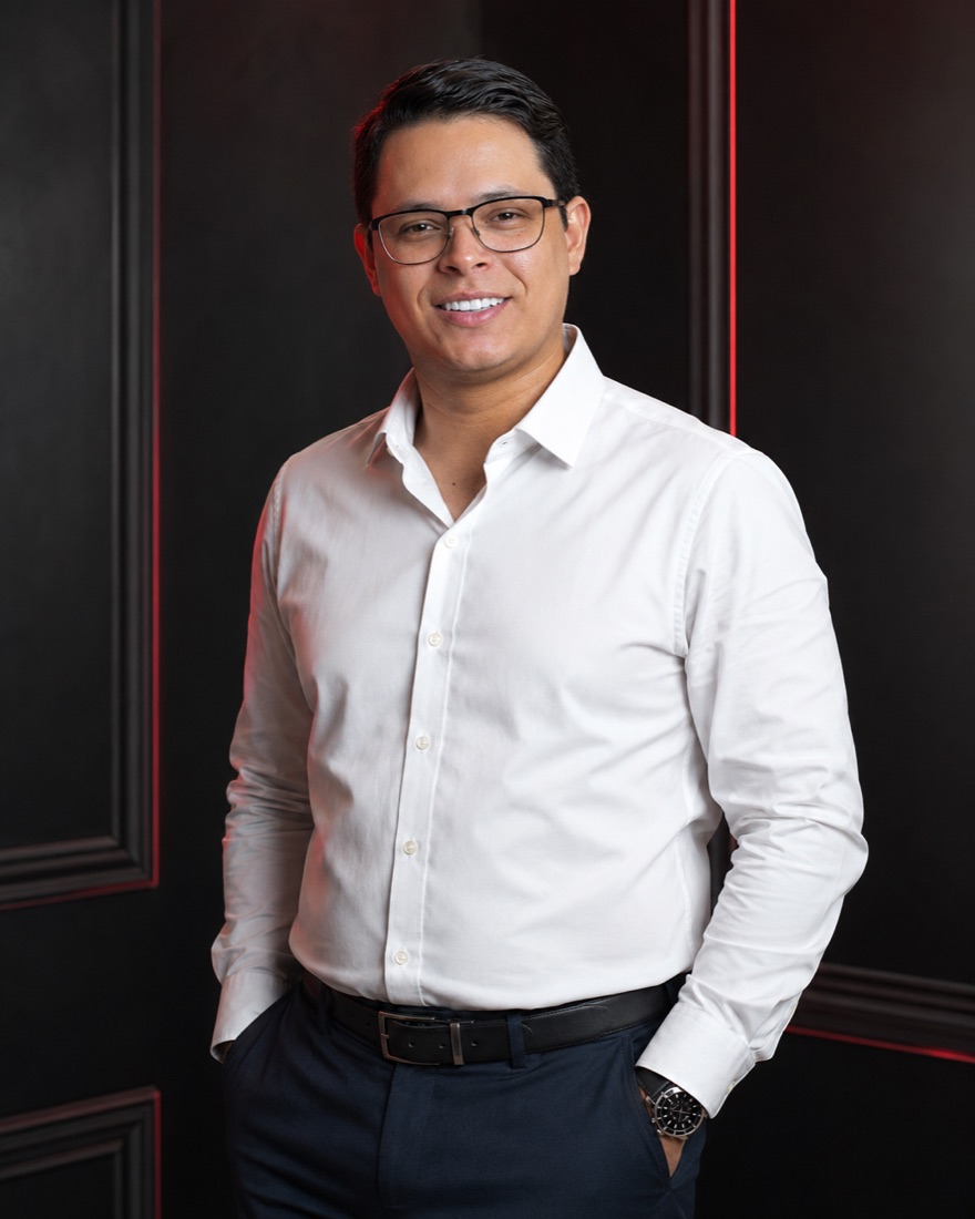 Retrato profissional de Leudair Vinter de Farias, CEO da Agência WeCare